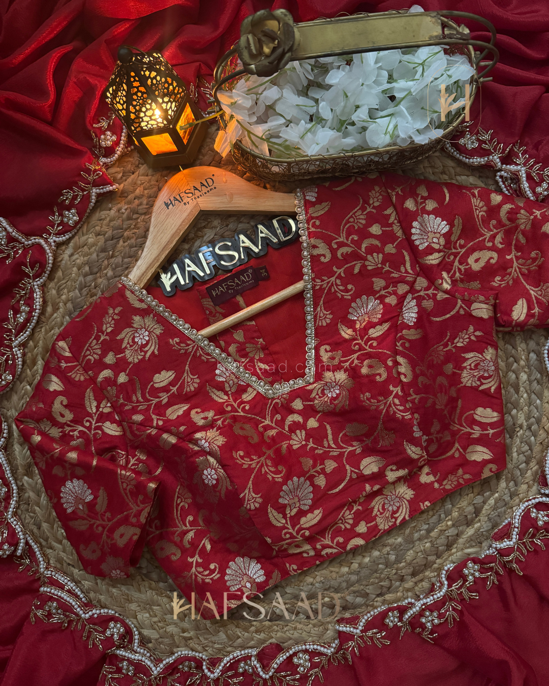 Himanshi - Chinnon saree