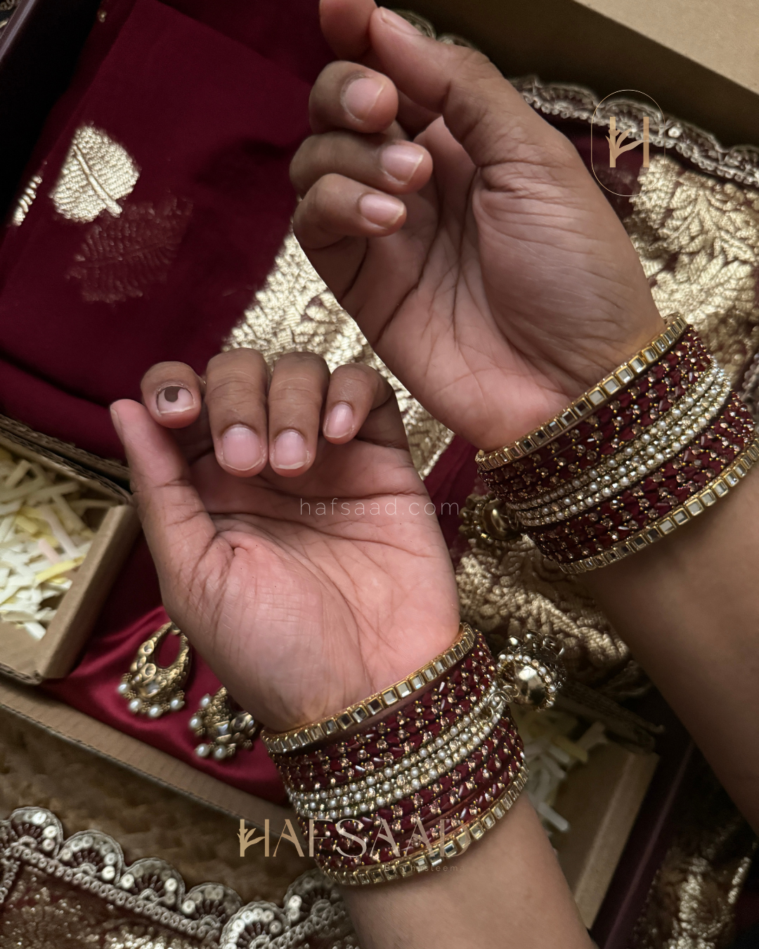Nafeesa Saree Gift Combo (Maroon)