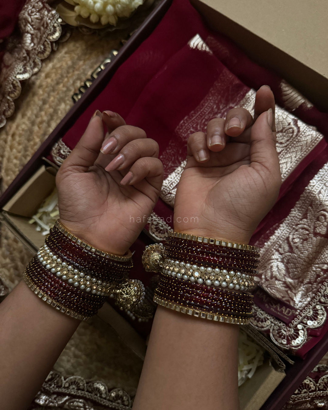 Nafeesa Saree Gift Combo (Maroon)