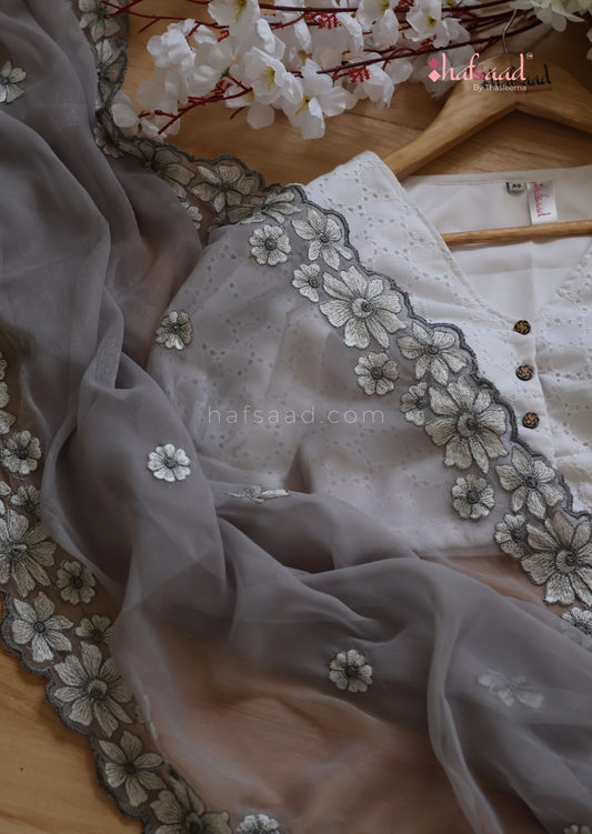 Ashwathy- soft floral chiffon saree (Pastel Grey)