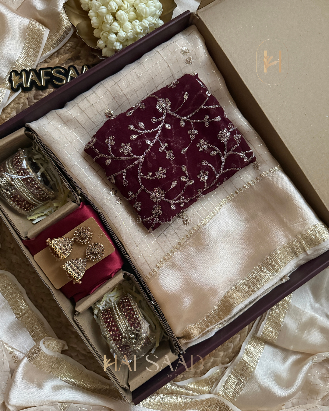 Mathu Saree Gift Combo (Off White)