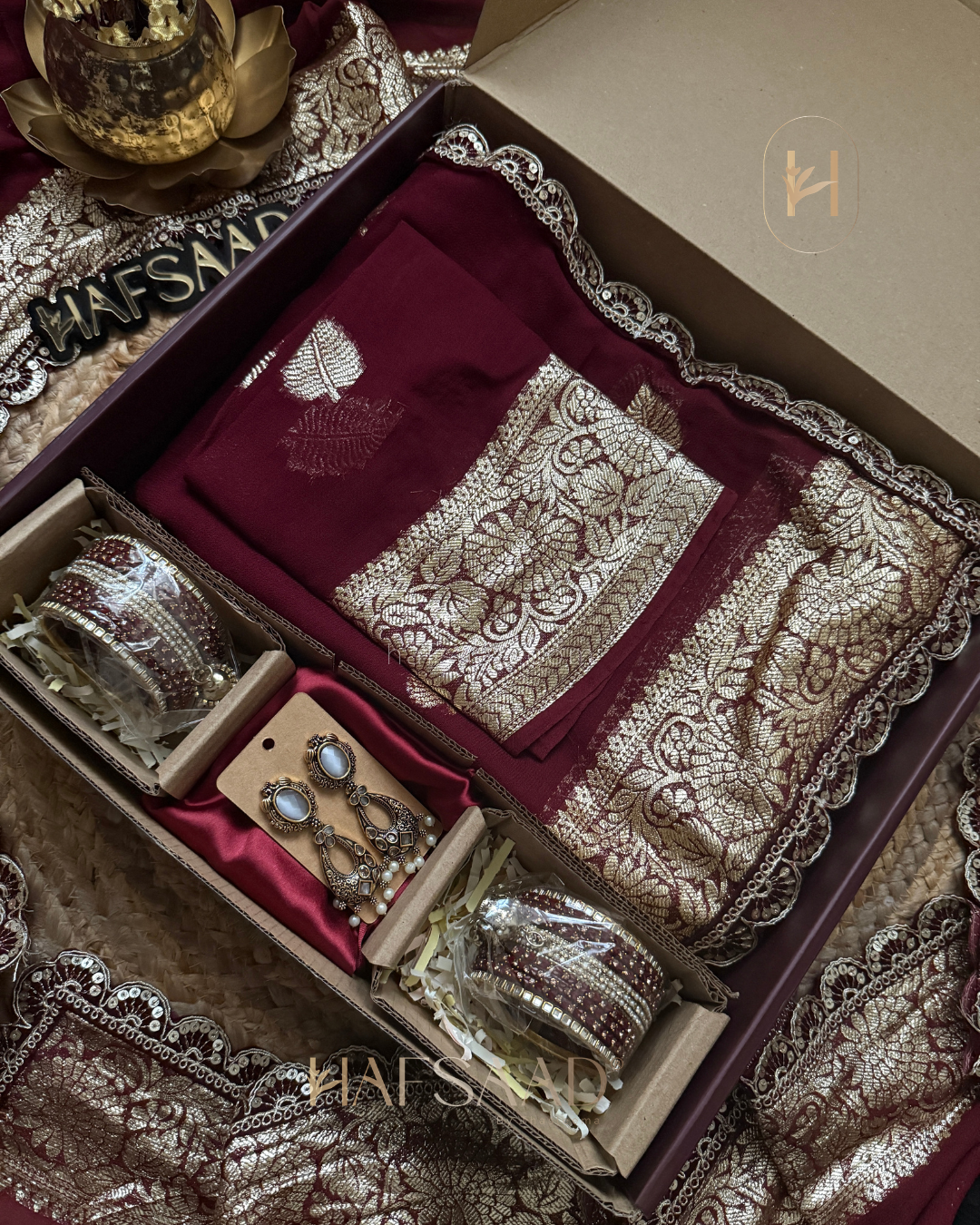 Nafeesa Saree Gift Combo (Maroon)