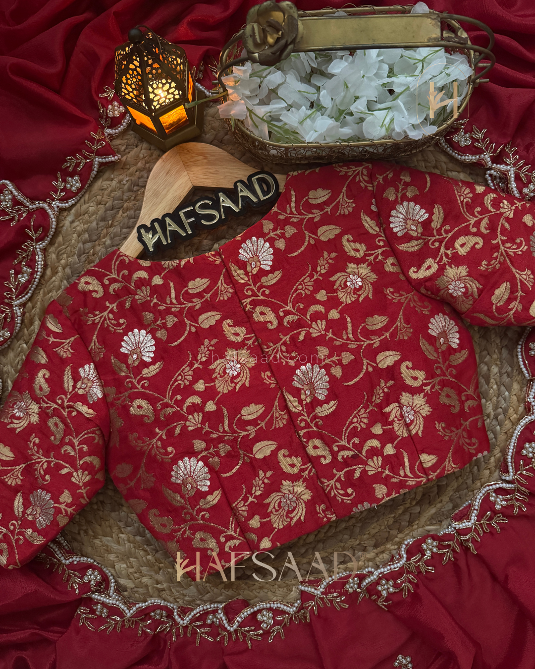 Himanshi - Chinnon saree