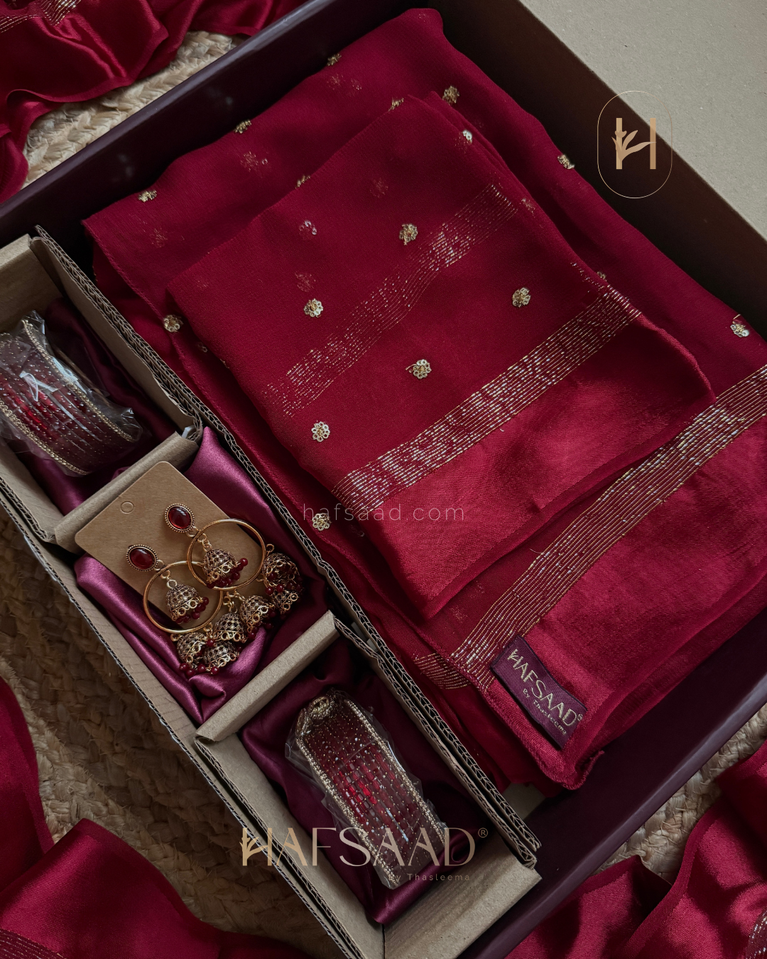 Mira Saree Gift Combo (Red)