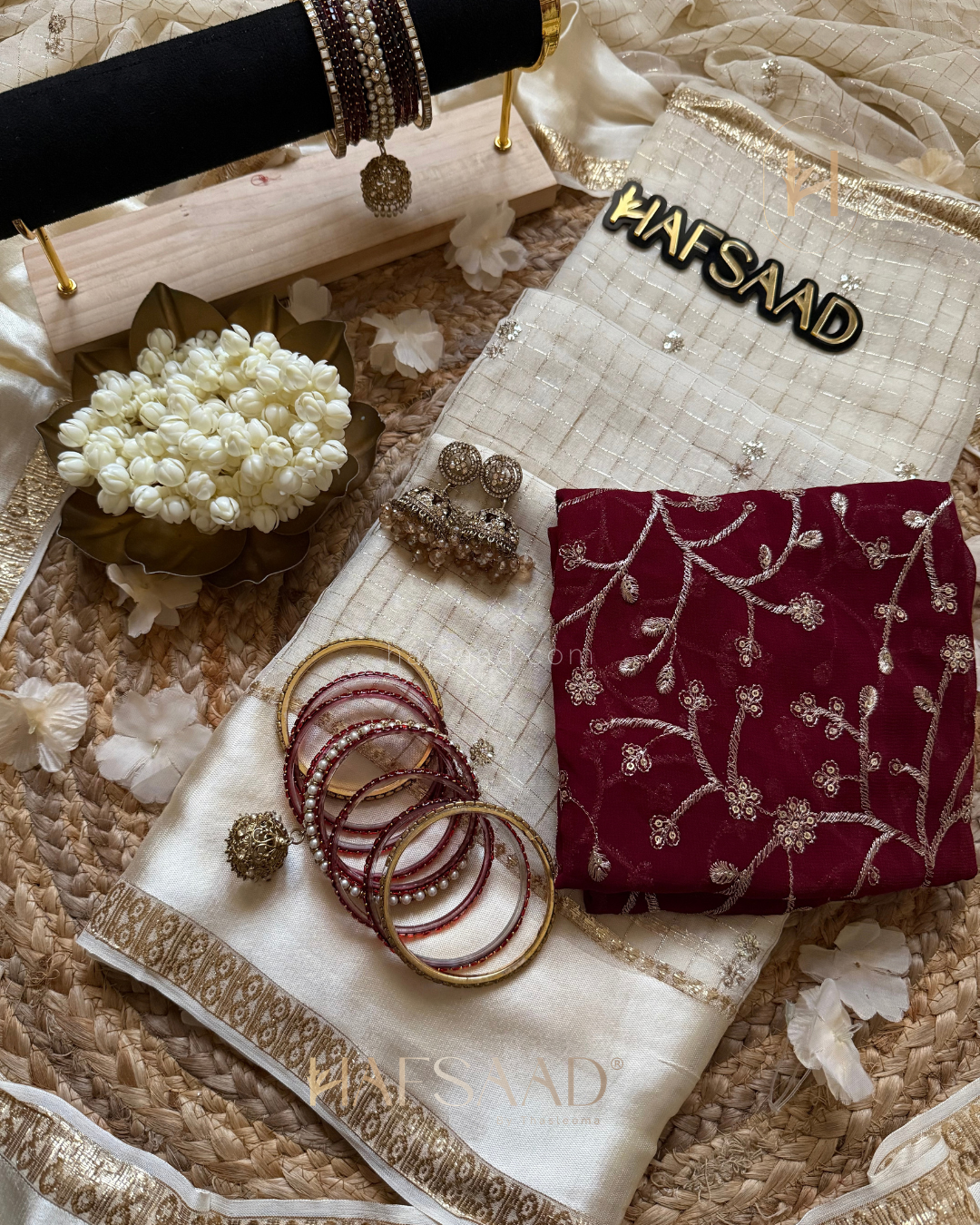 Mathu Saree Gift Combo (Off White)