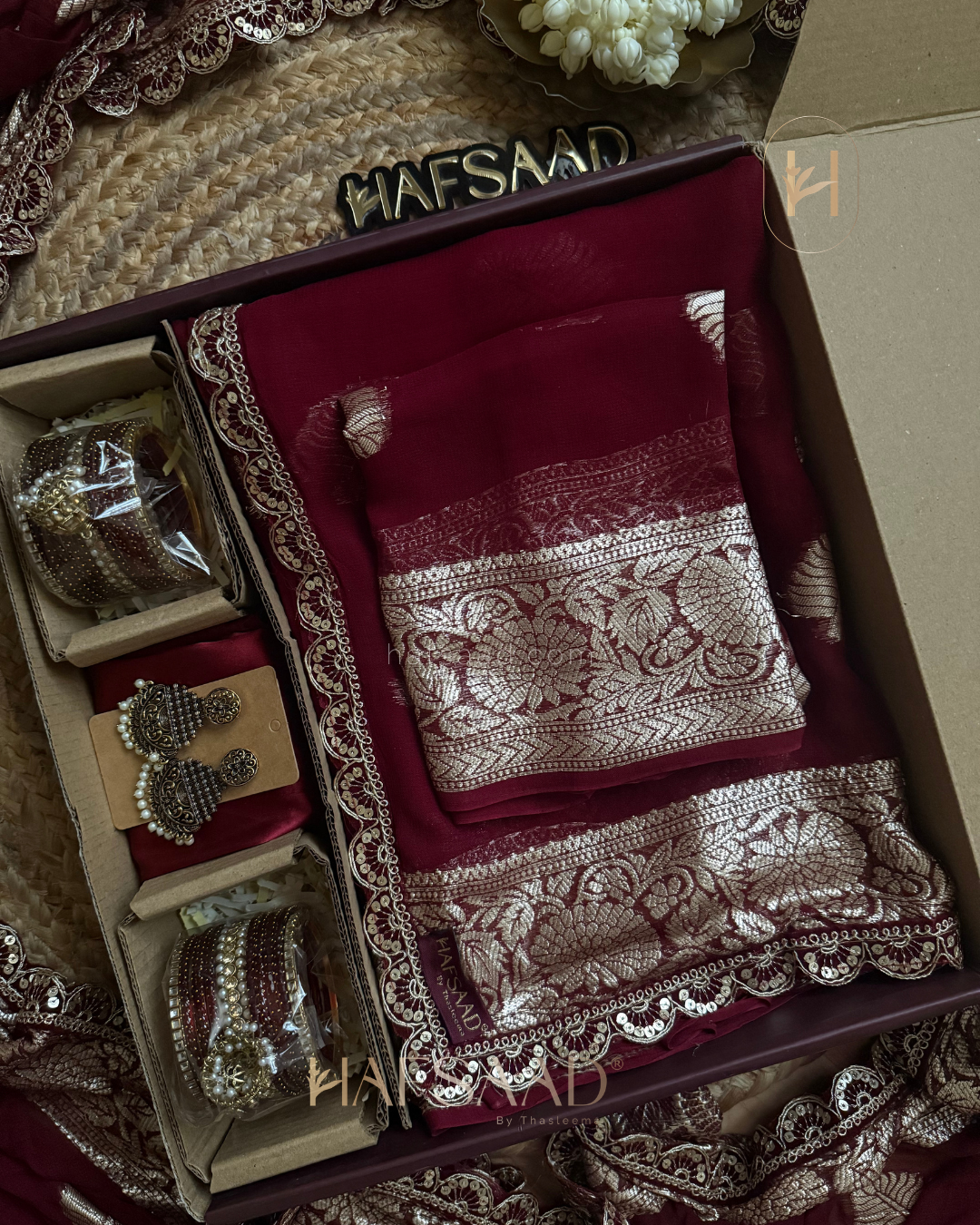 Nafeesa Saree Gift Combo (Maroon)