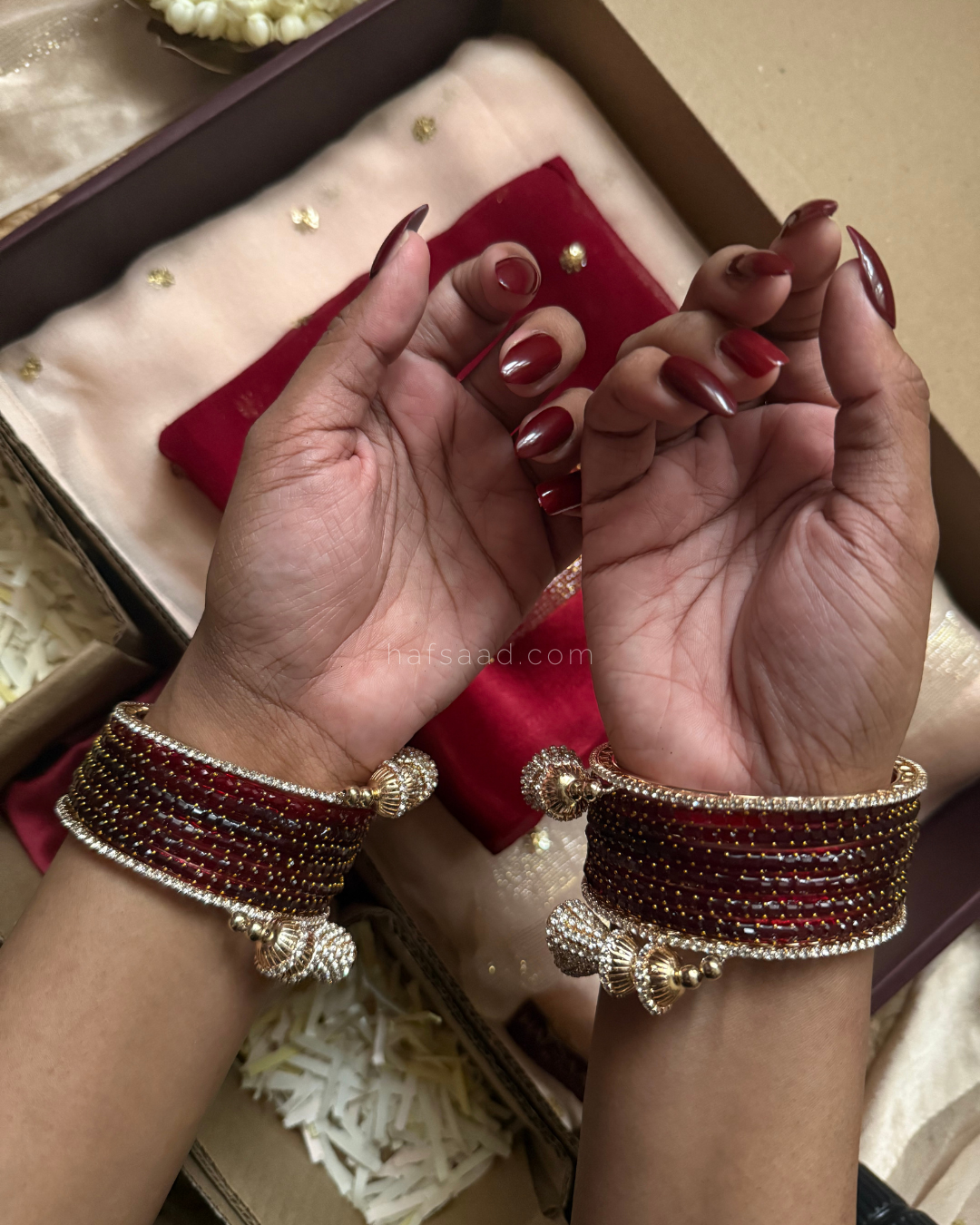 Mira Saree Gift Combo (Ruby creme)