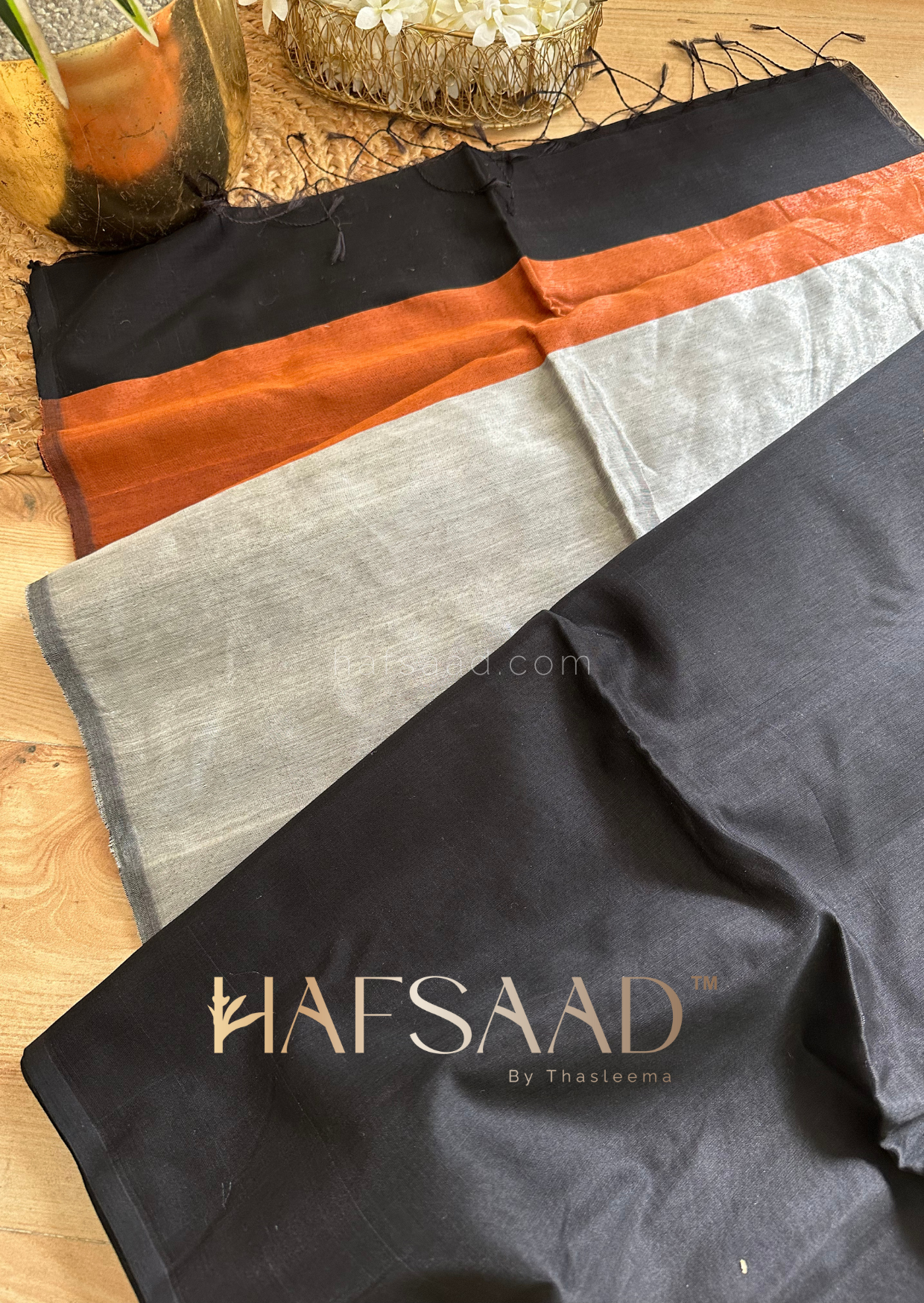 Mahima- Handloom cotton with metallic pallu (Black)