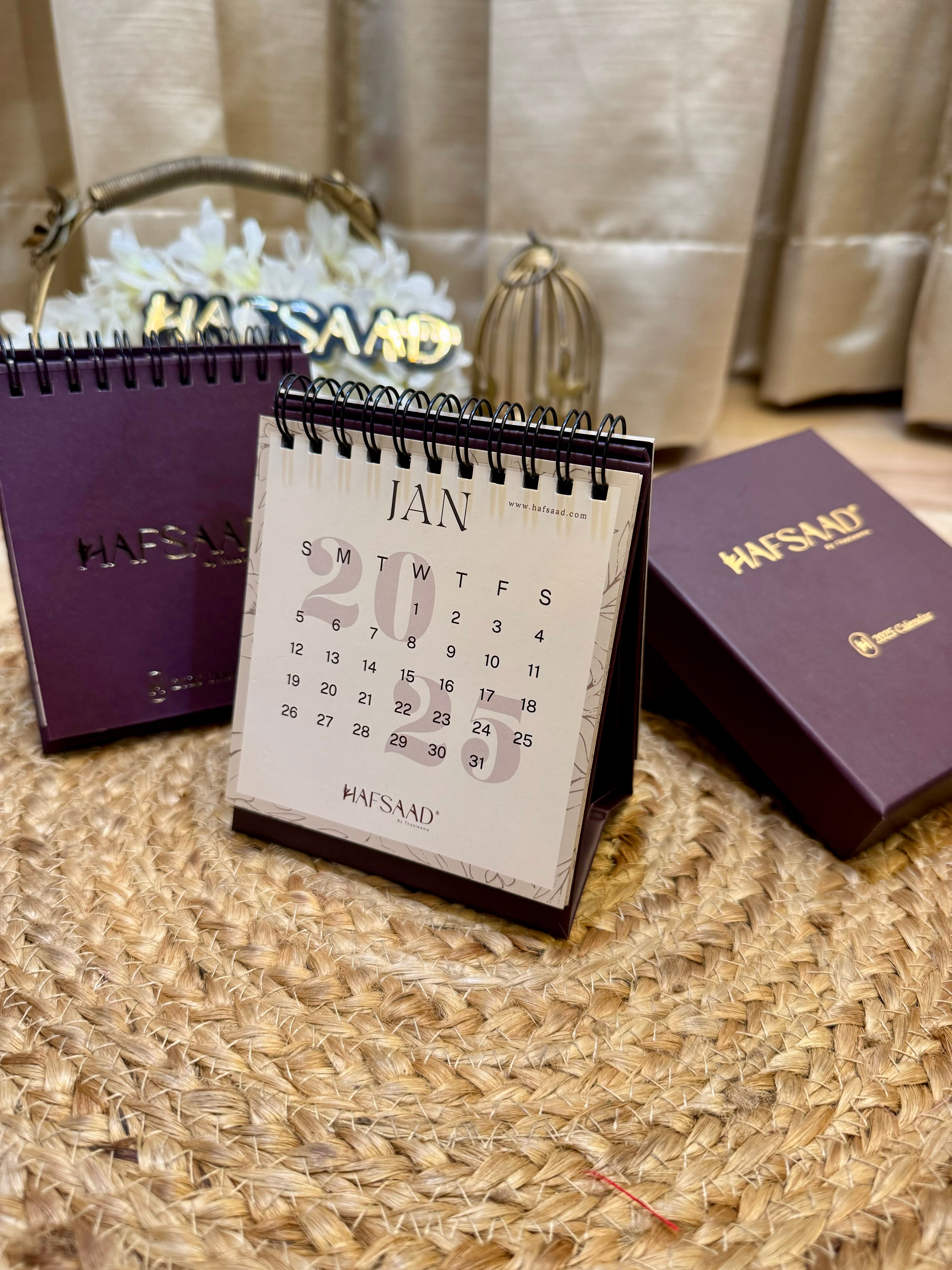 Free Premium 2025 Desk calendar