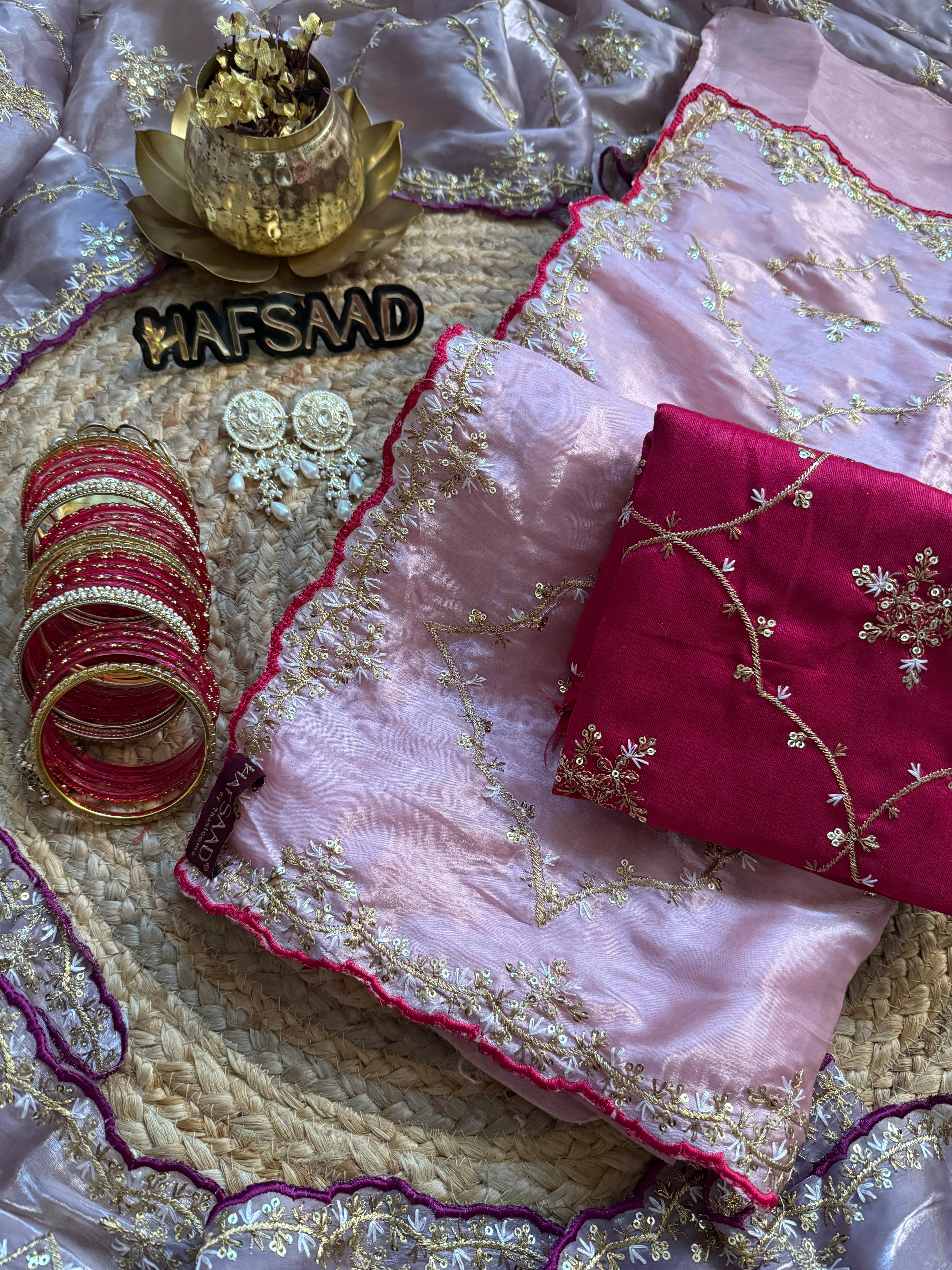 Gulabi Saree Gift Combo (Pink)